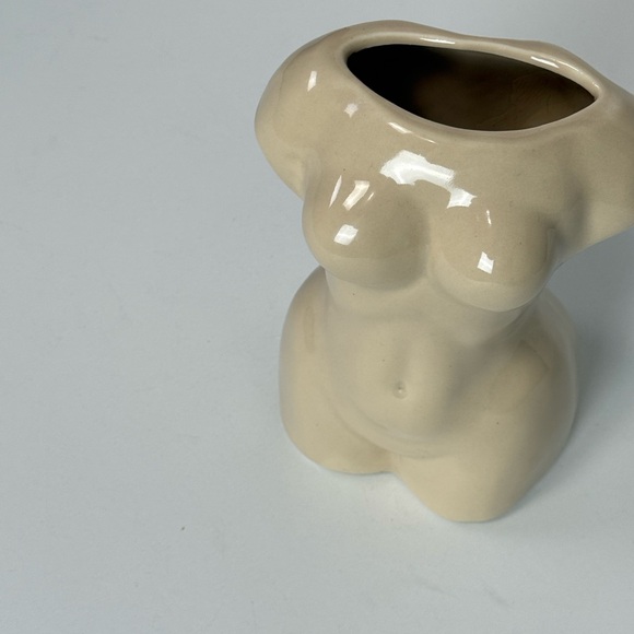 Modern Cream Ceramic Women's Body Nude Stem Vase - Picture 8 of 8